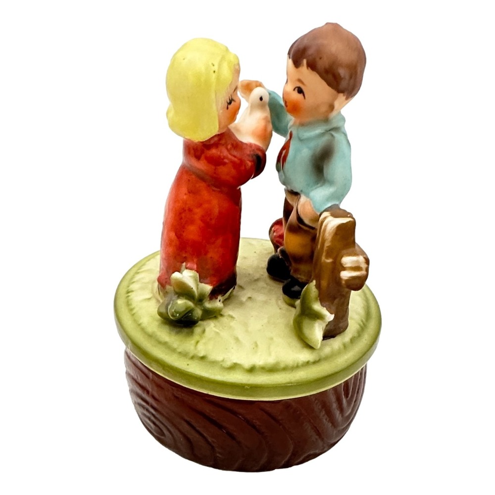 Dove Girl Boy Ceramic Music Box Laras Song Sankyo Japan 1970s‎